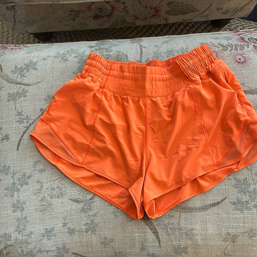 Lulu HIGH RISE hotty hot short